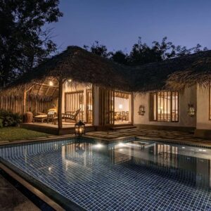 evolve back pool hut kabini holiday waves